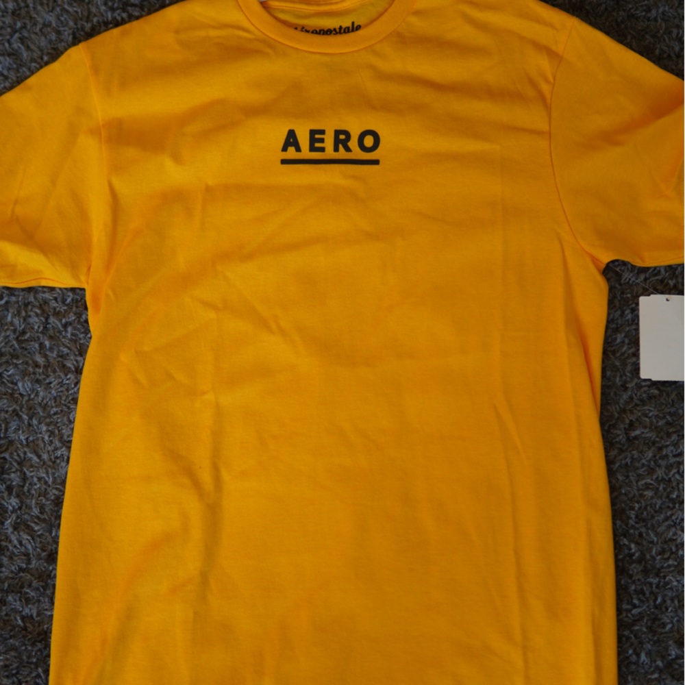 AEROPOSTALE MENS YELLOW AND BLACK T-SHIRT NWT